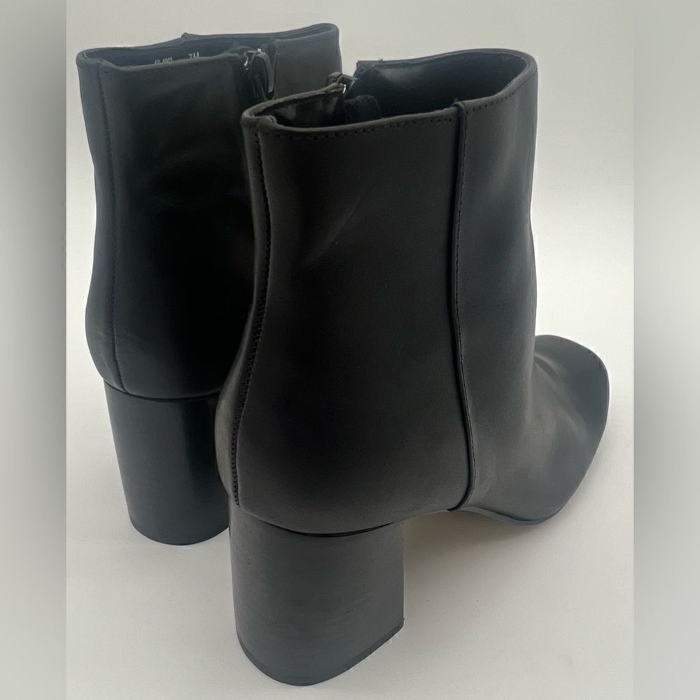 Sold on Mercari! BELLA VITA Women's Wilma Square Toe Ankle Boots Black Size 7 - Picture 8 of 11